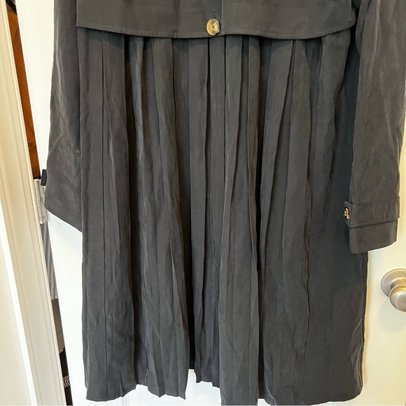 Soft Surroundings Black Pleated Back Trench Coat Size Medium - Picture 9 of 12